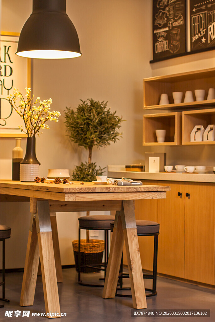 简约温馨的室内餐厅场景