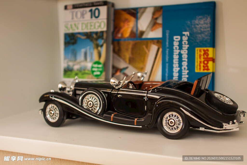 复古汽车模型及包装盒展示