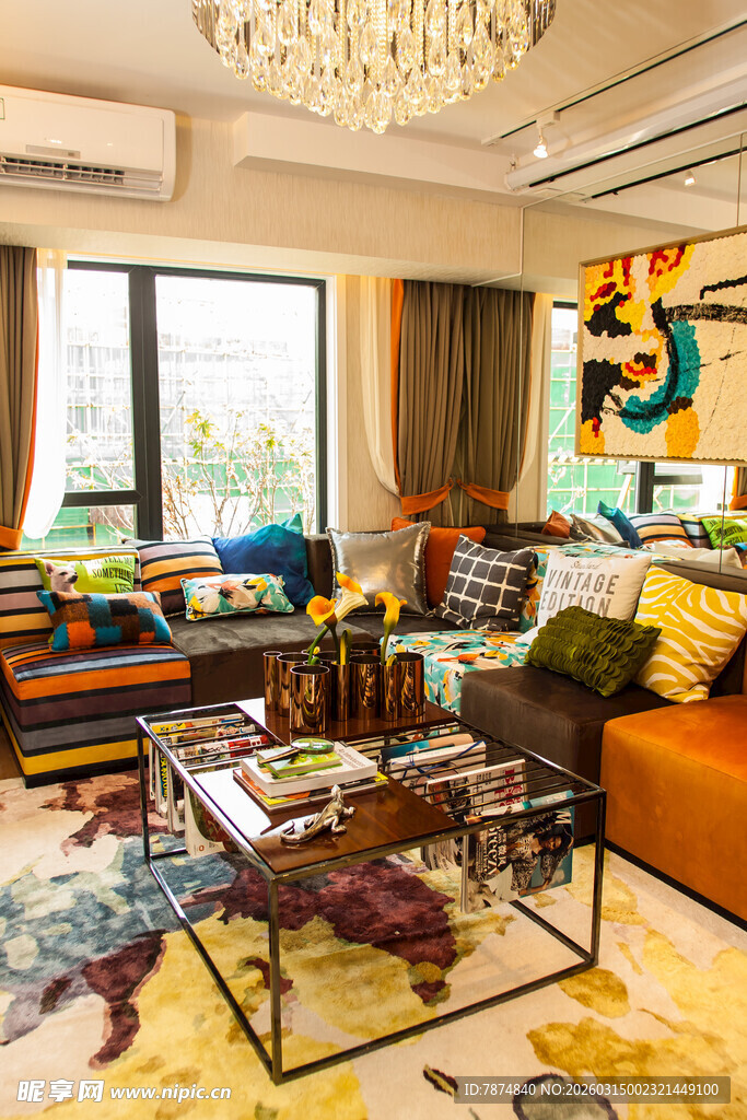 现代多彩客厅家居布置