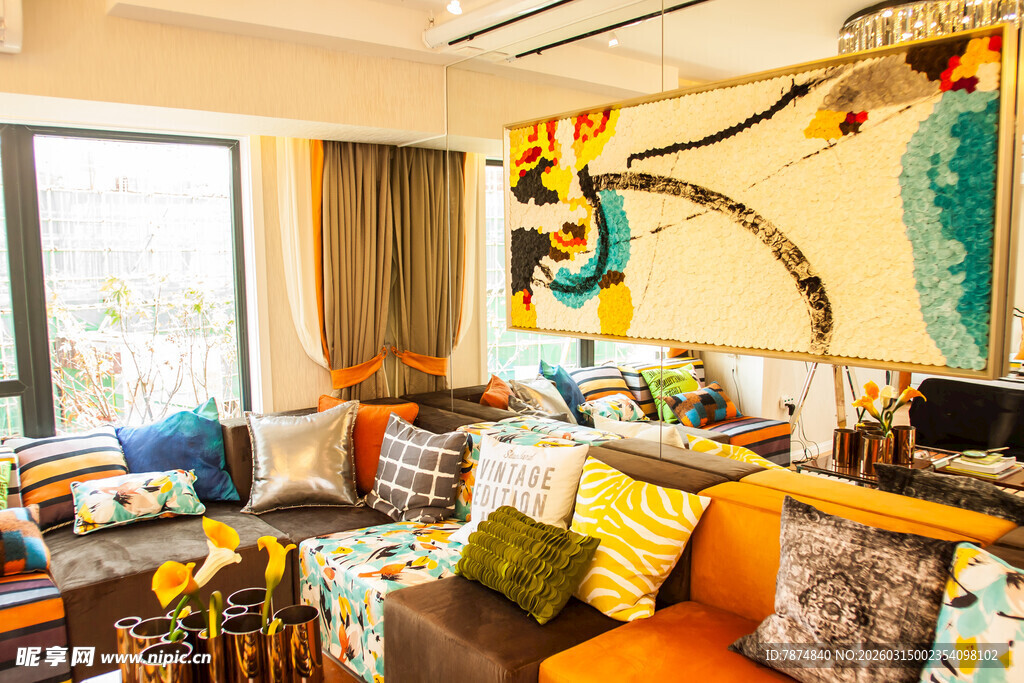 多彩温馨客厅软装布置