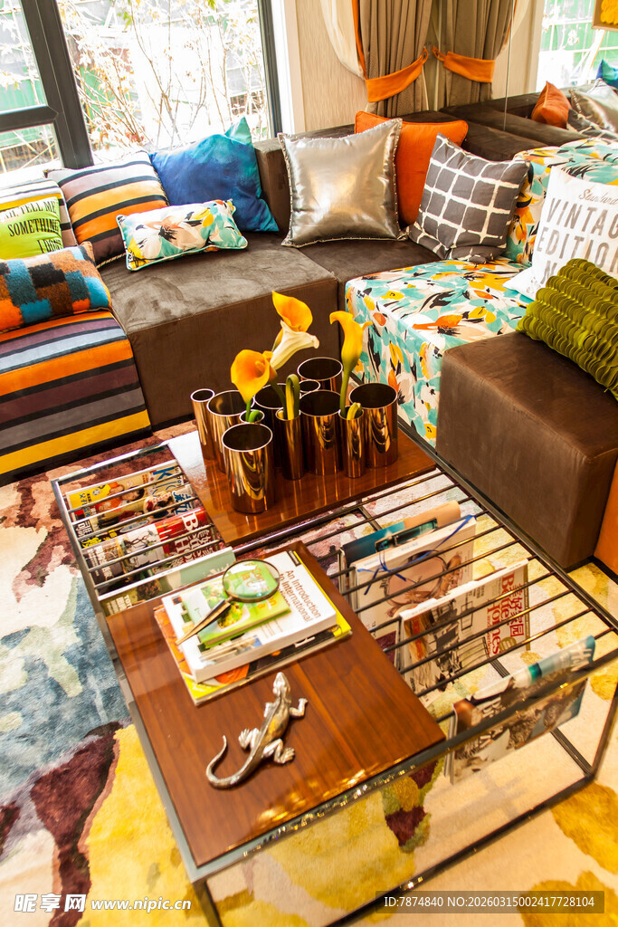 多彩温馨客厅家居布置