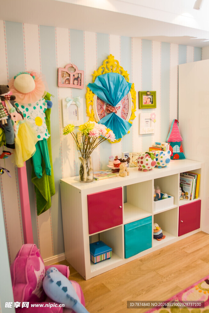 儿童房多彩收纳与装饰空间