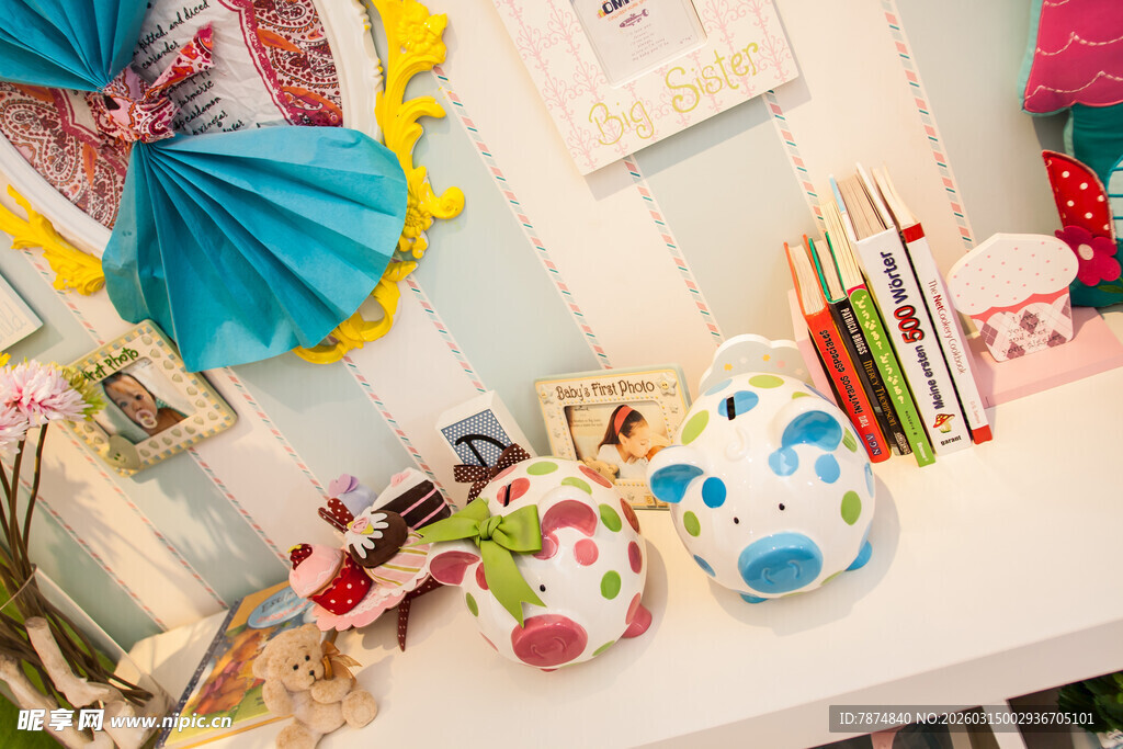 多彩文具与装饰摆件展示