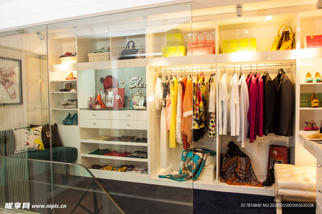 时尚服装店陈列展示