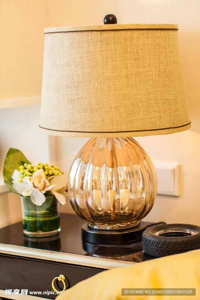 温馨卧室台灯装饰摆件