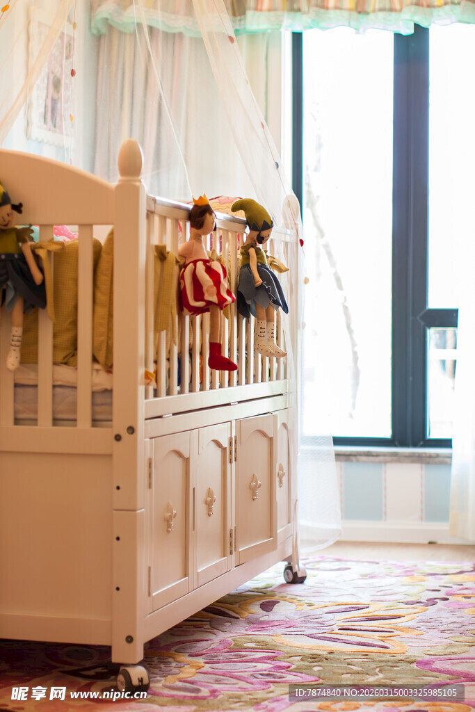 温馨婴儿床 装点梦幻空间