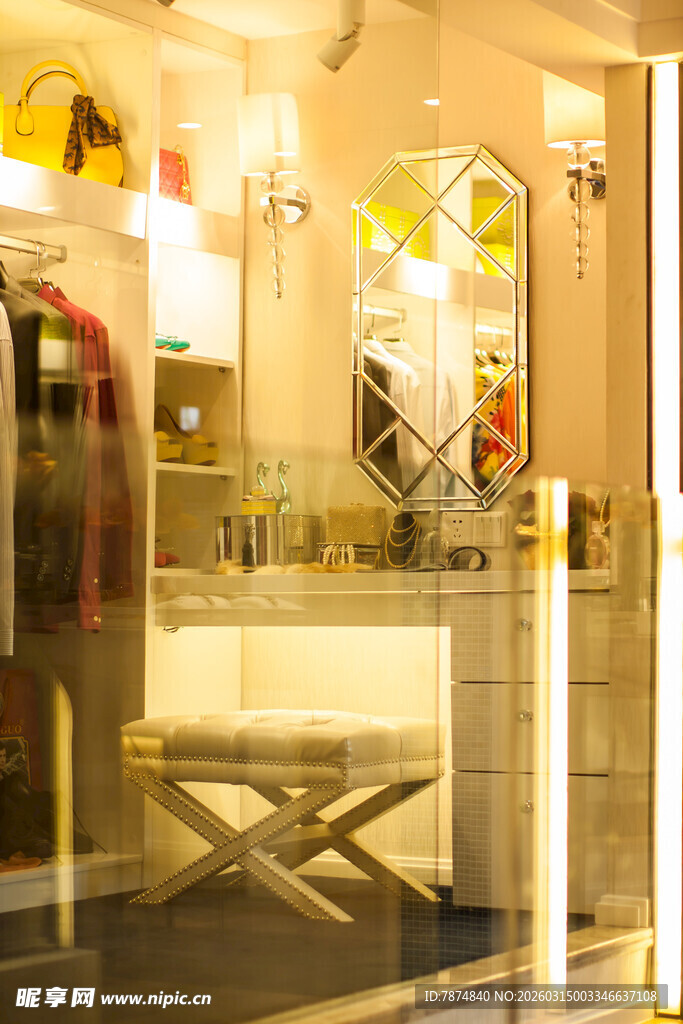 温馨家居室内一角