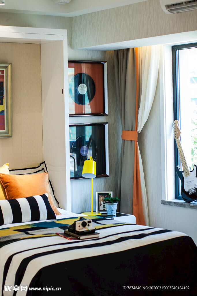 现代简约风卧室温馨一角