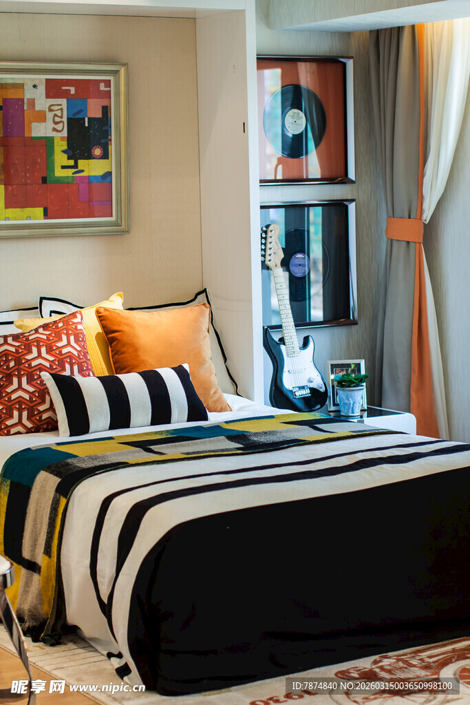 现代风格温馨卧室一角