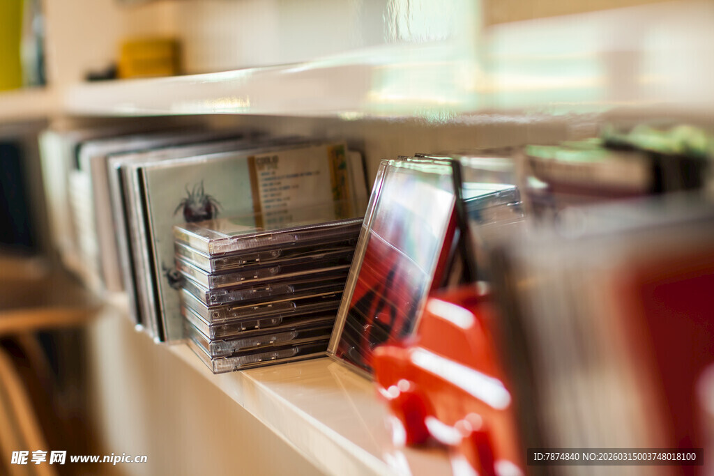 书架上的多样唱片