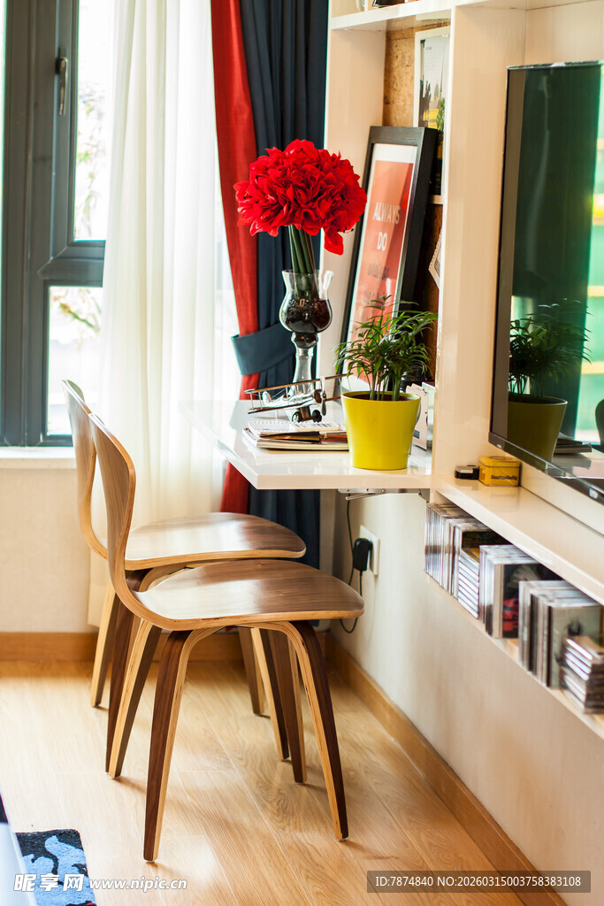 温馨简约风书房一角