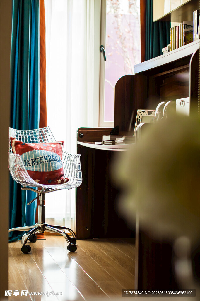 现代简约风办公桌椅一角