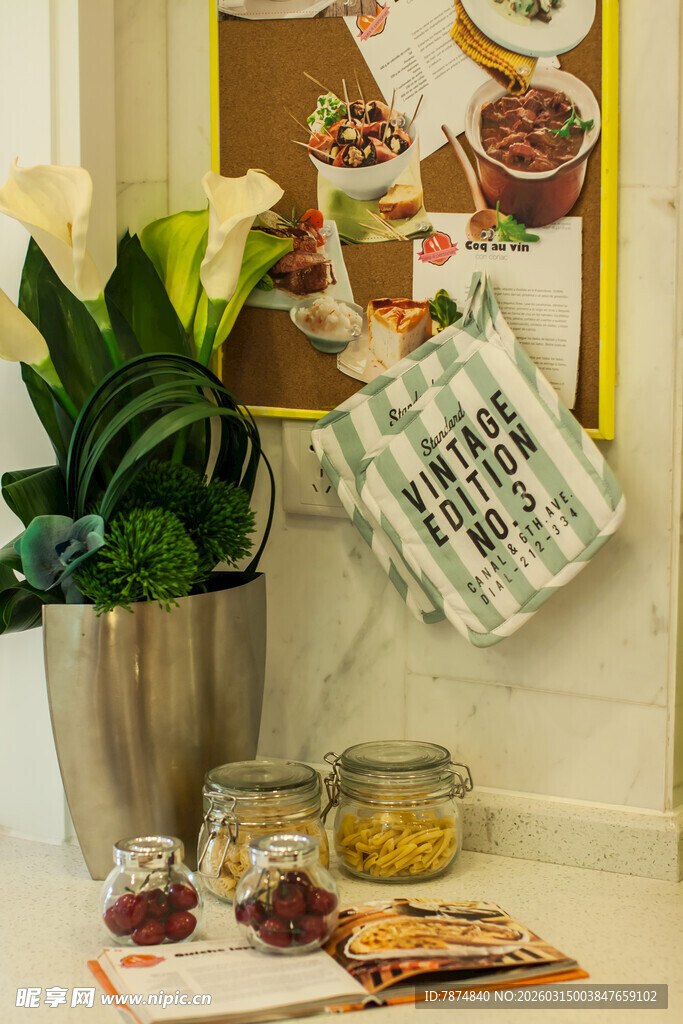 温馨厨房一角的惬意布置