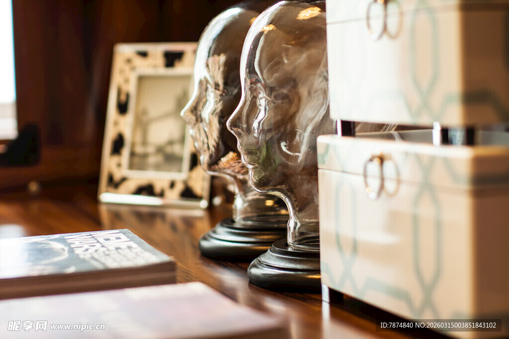 复古风格雕塑摆件展示
