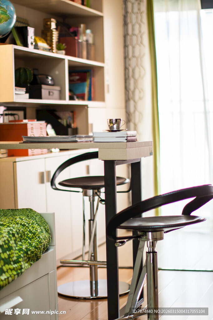 现代简约风厨房吧台场景