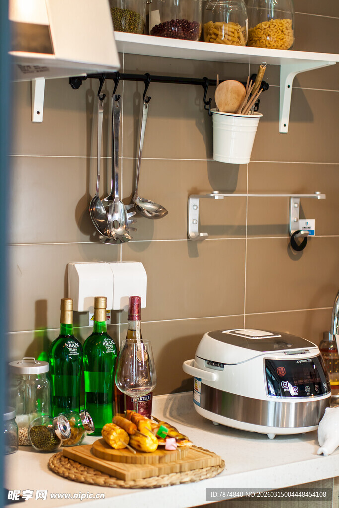 厨房一角的美味与器具