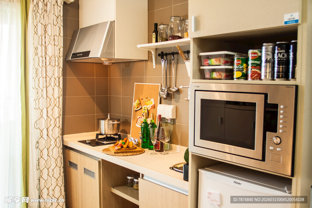 现代简约风温馨厨房一角