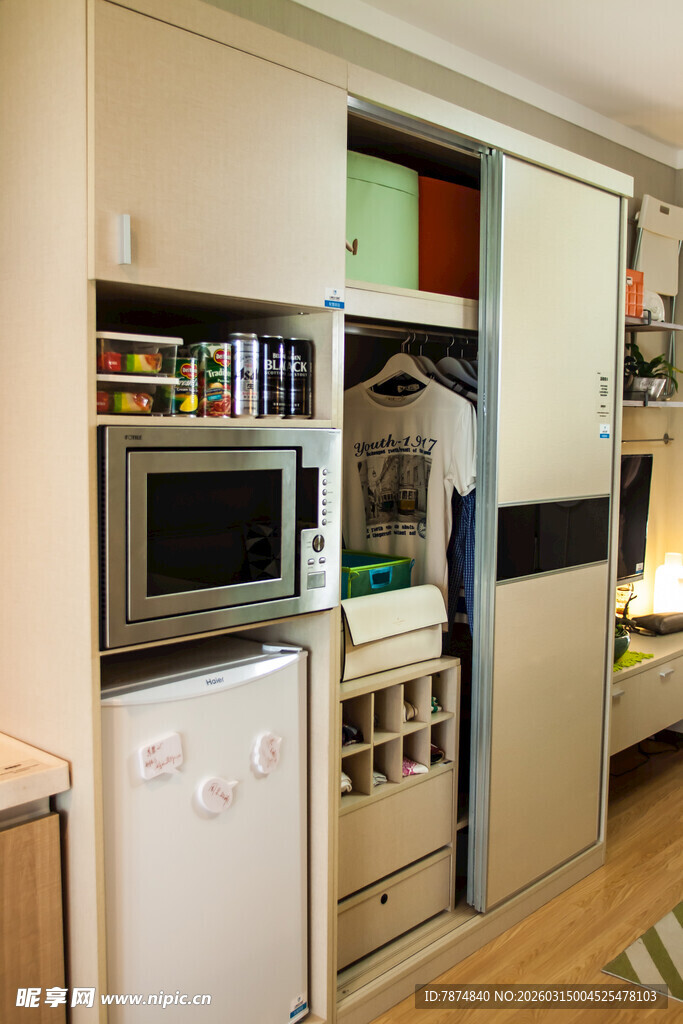 现代简约风多功能厨房空间