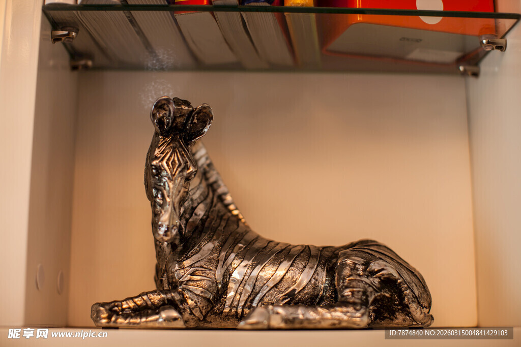 金属狮子雕塑摆件