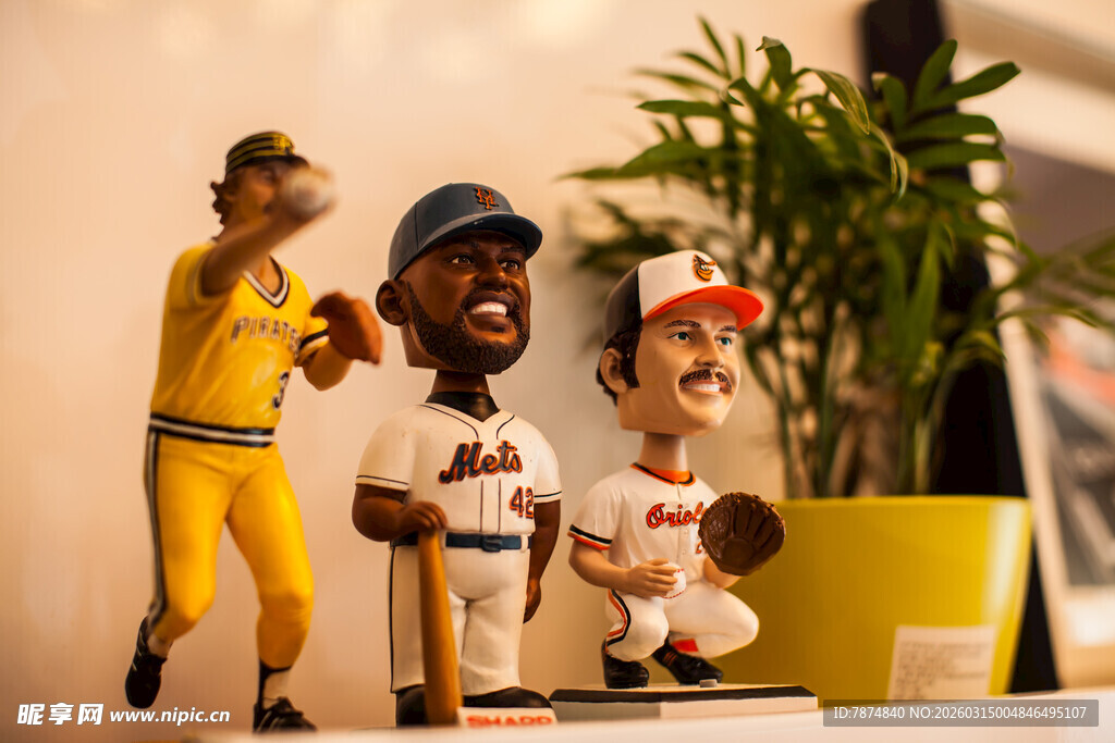 复古棒球主题玩偶摆件