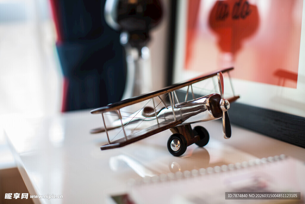 复古双翼飞机模型摆件