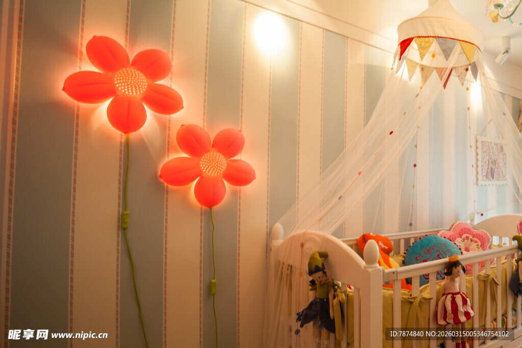 温馨儿童房装饰花朵灯