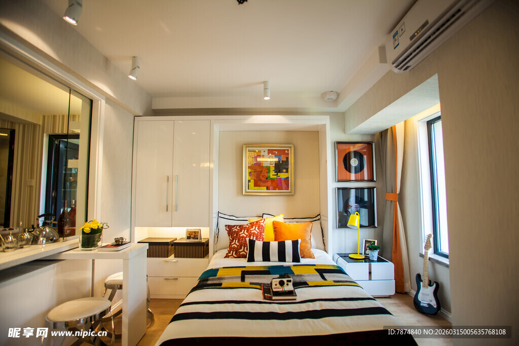 现代简约风温馨卧室一角