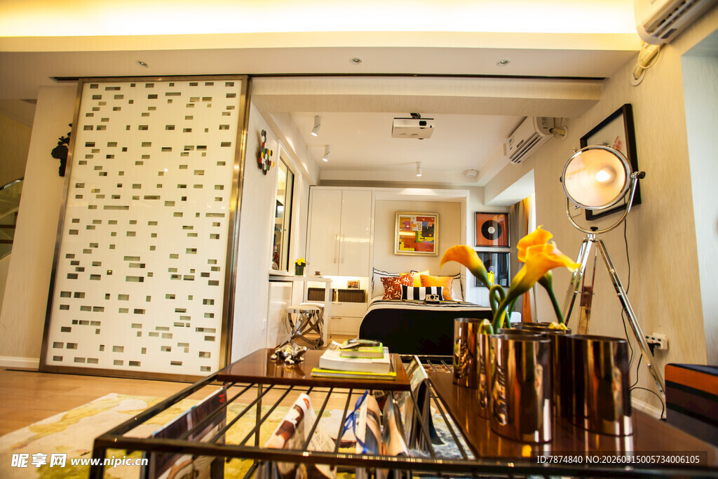 现代温馨家居室内一角