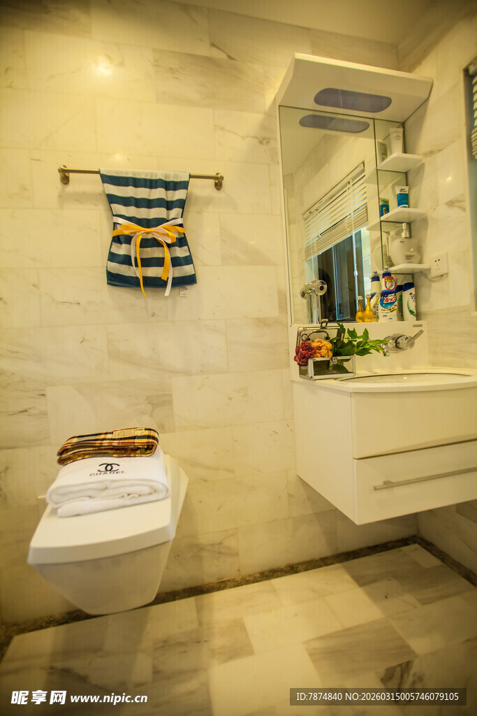 现代简约风格的温馨浴室