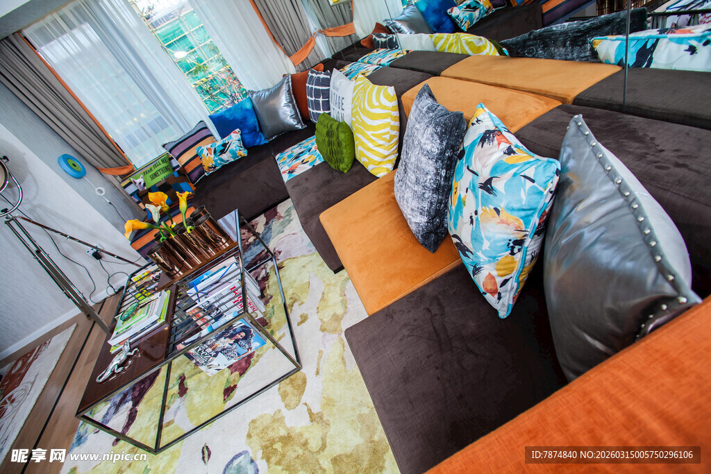 多彩温馨的室内休闲角落