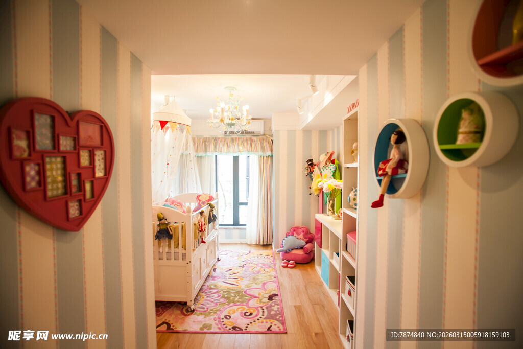 温馨童趣的儿童房走廊