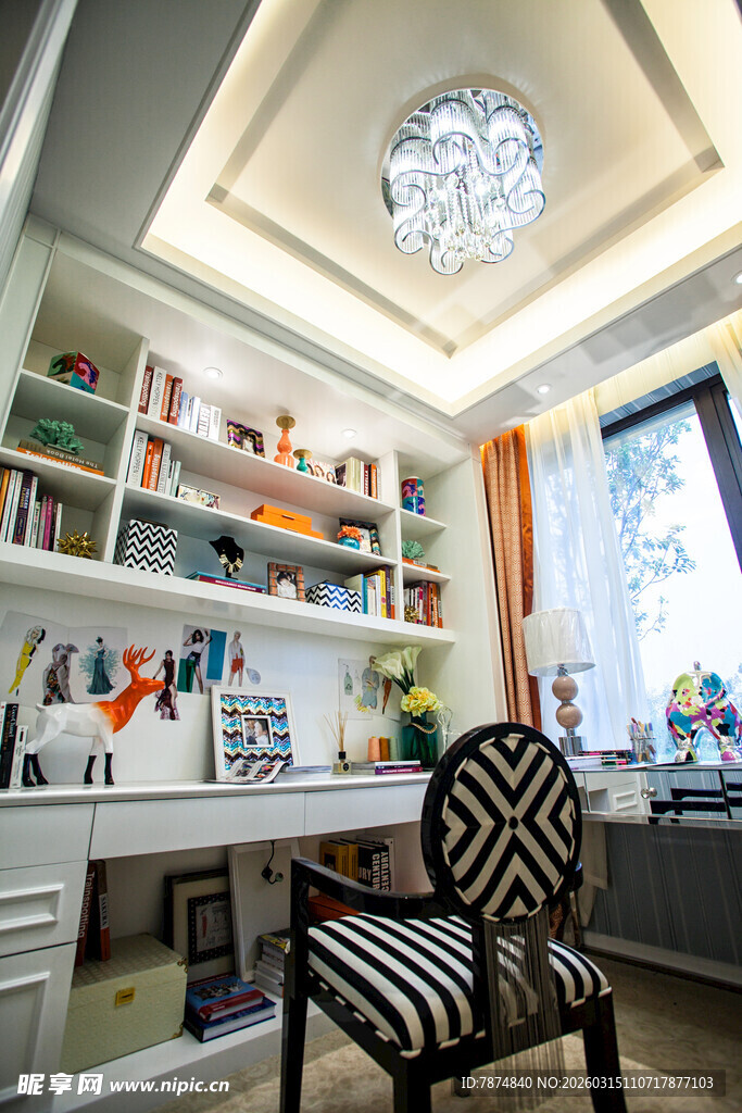 现代简约风书房一角