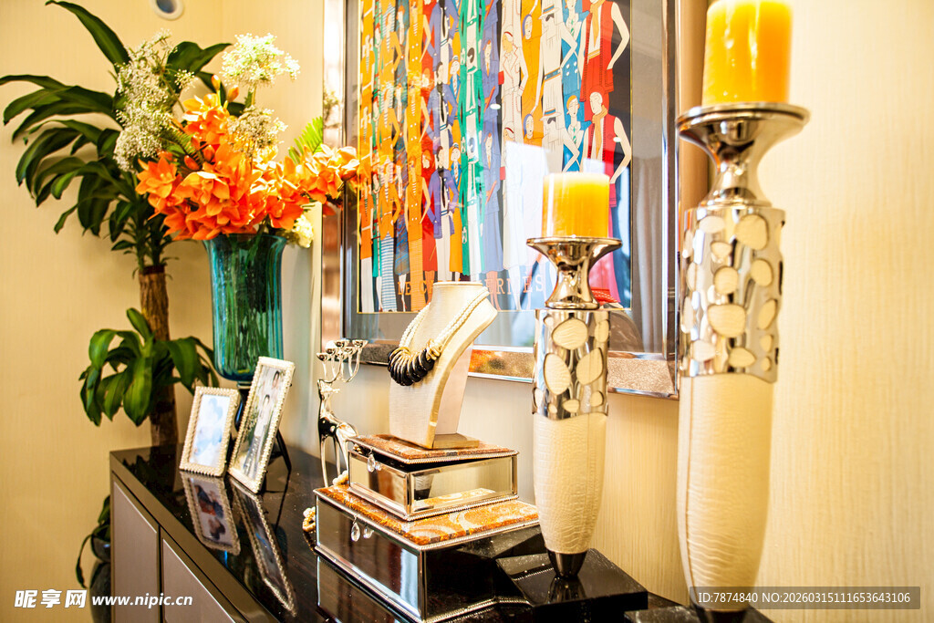 多彩饰品装点精致柜台