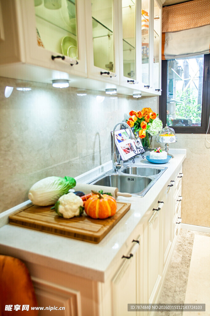 温馨现代风厨房蔬果场景