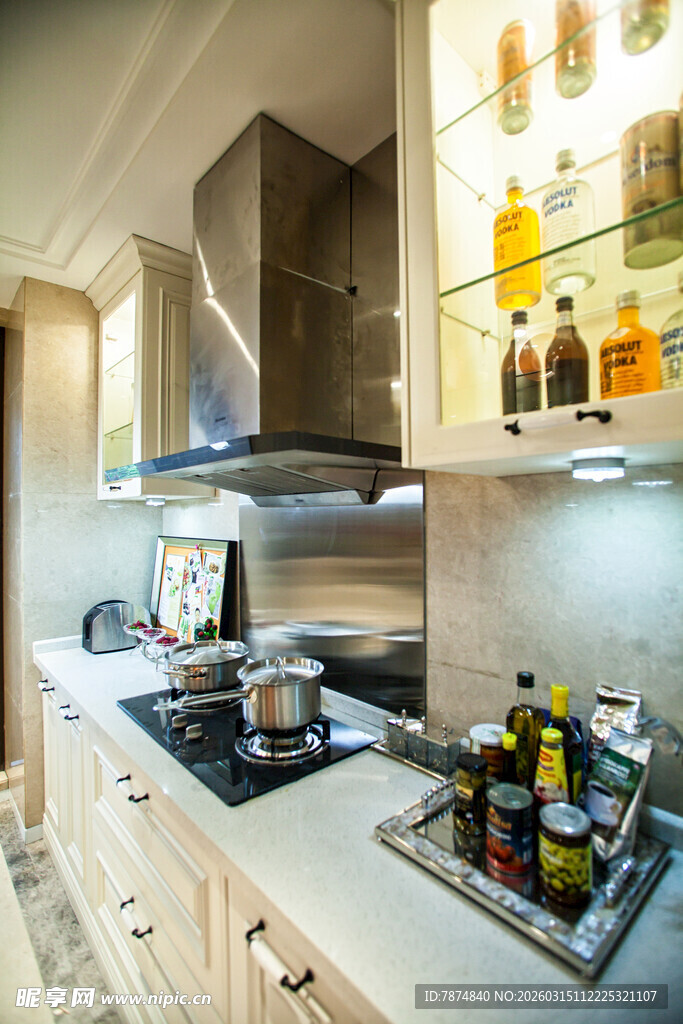 现代简约风格的时尚厨房