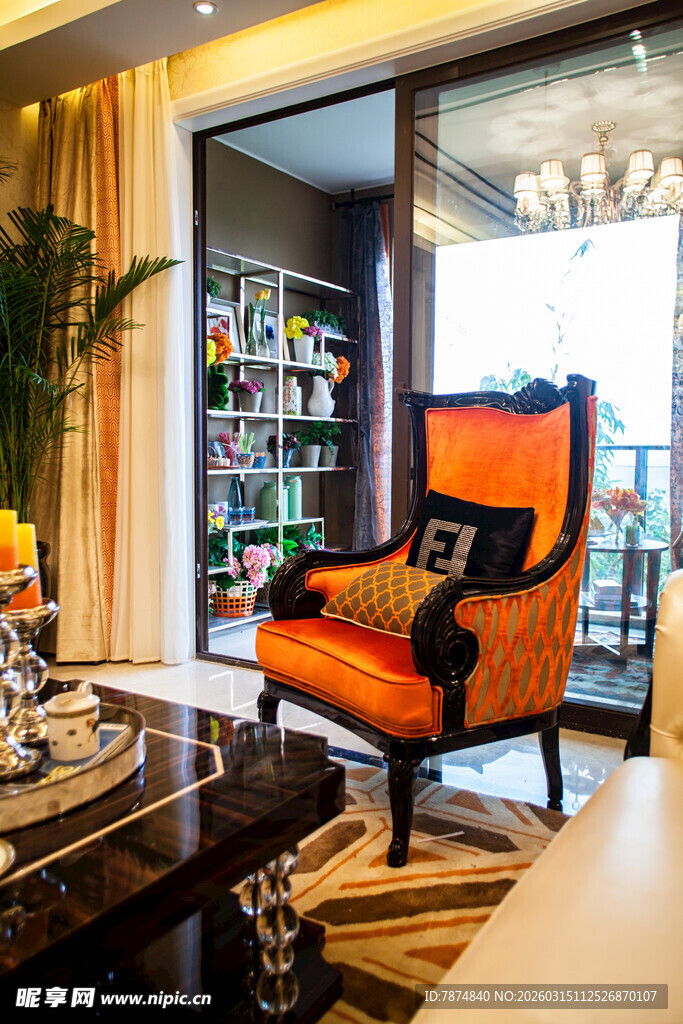 时尚客厅的舒适橙色座椅