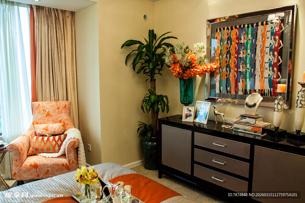 温馨多彩客厅家居一角