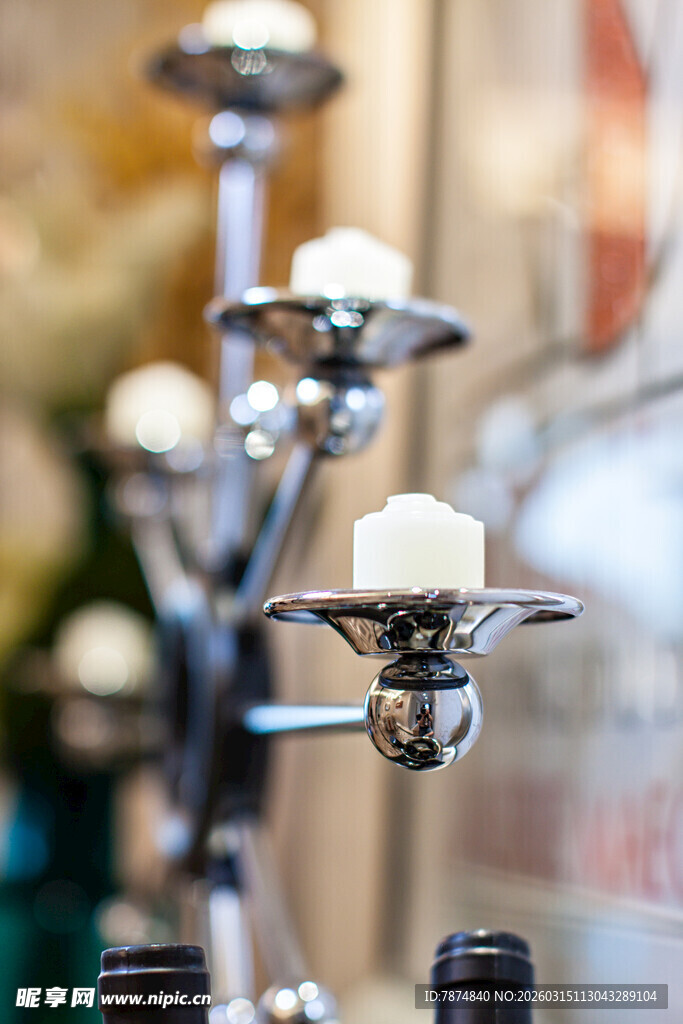 精致烛台 点亮温馨氛围