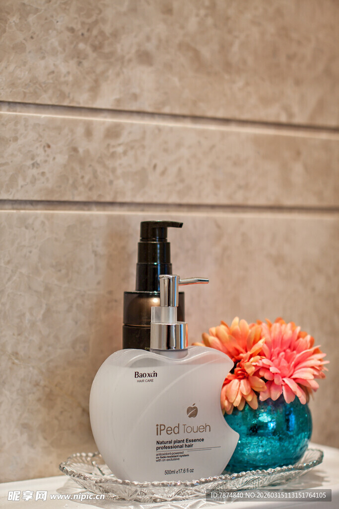 浴室洗手台的精致洗护用品