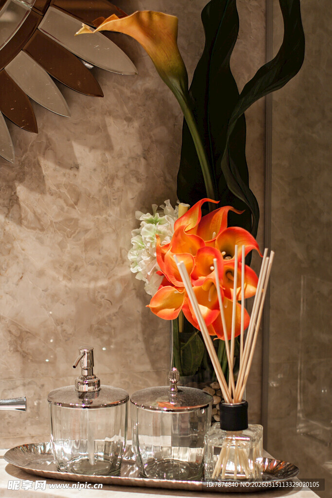 精致插花搭配优雅器皿