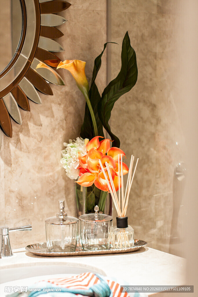 优雅餐桌花卉装饰摆件