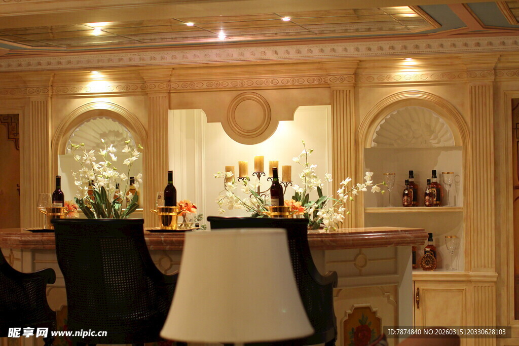 豪华酒柜 尽显高雅格调