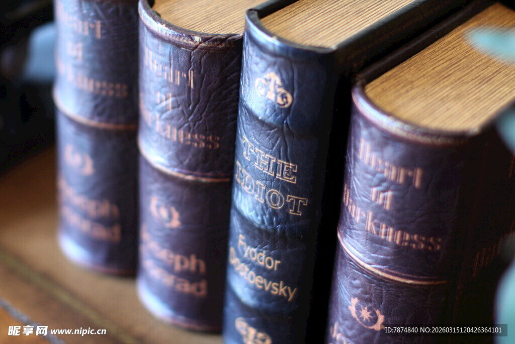 复古精装书籍陈列