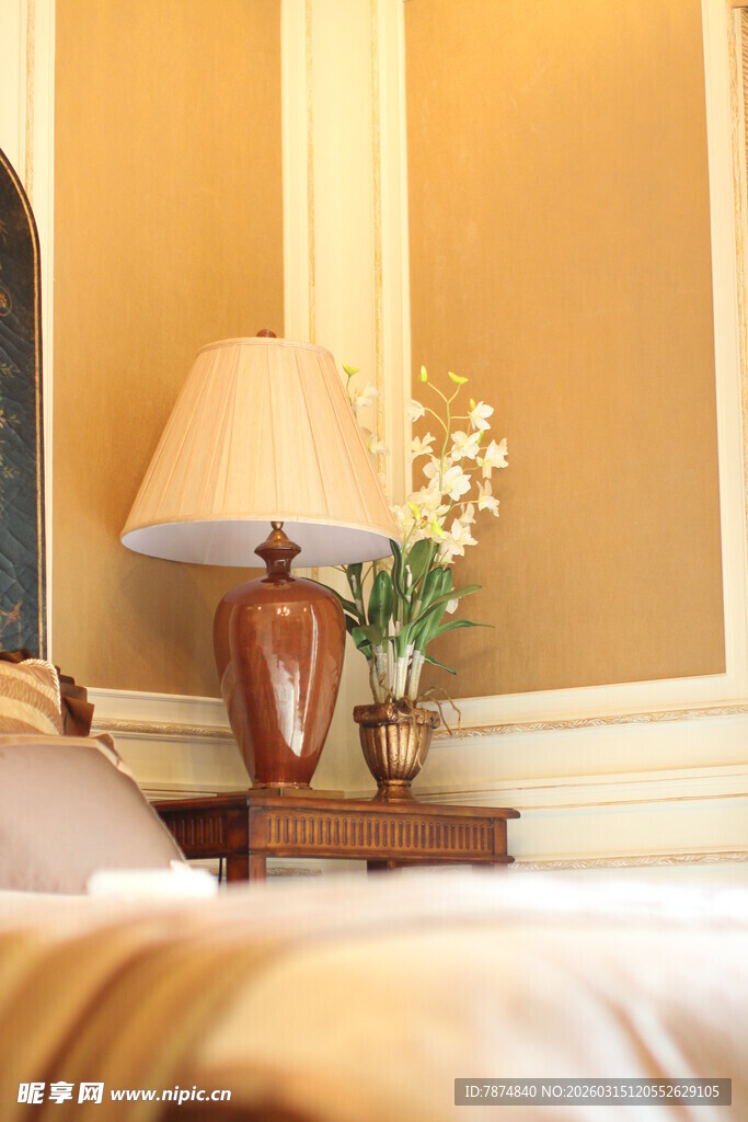 温馨卧室台灯装饰摆件