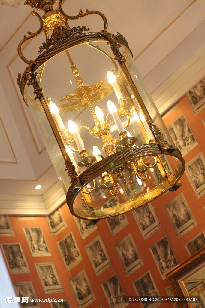 古典奢华吊灯装点室内空间