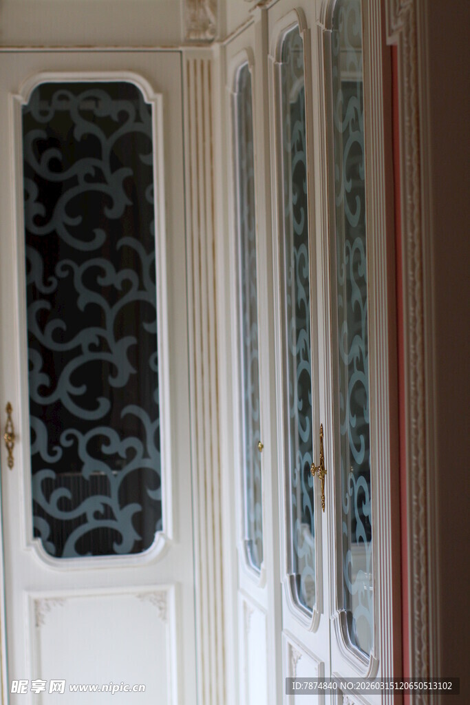 复古花纹玻璃白色房门