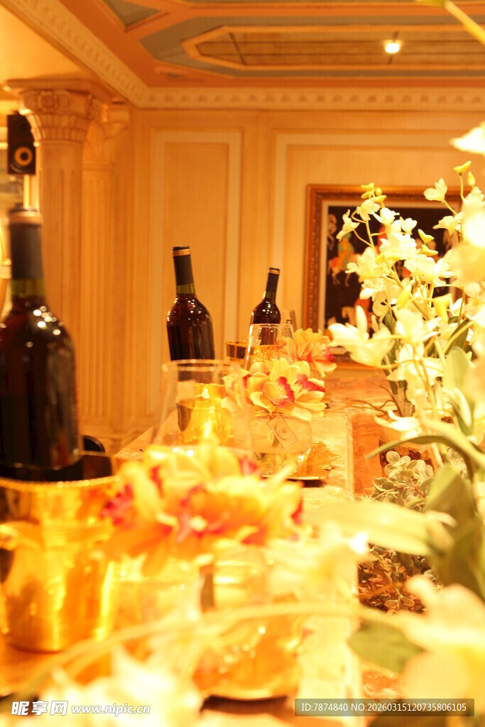 豪华宴会餐桌的精致布置