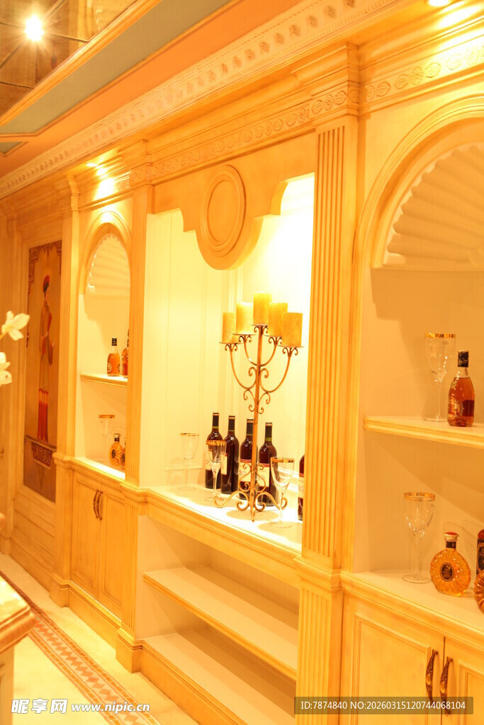 豪华酒柜展示优雅空间