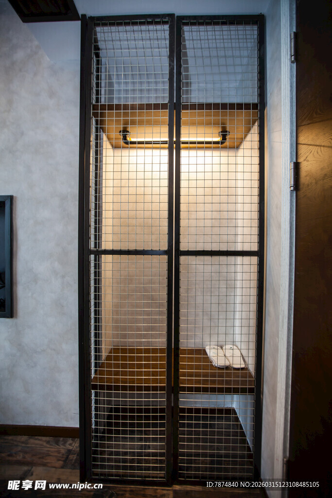 现代工业风金属框架隔断