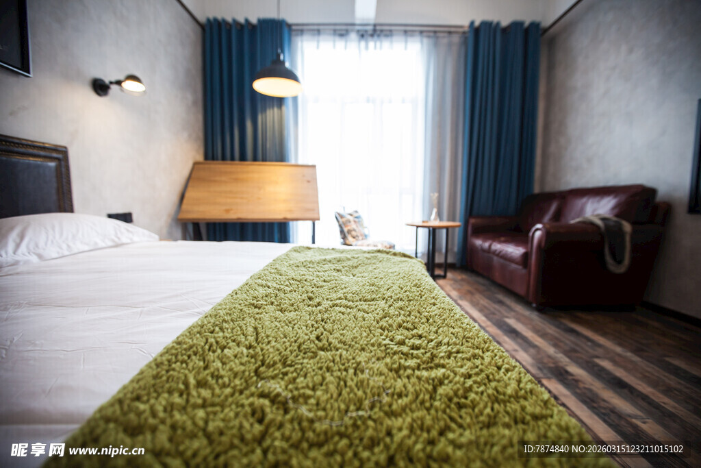 温馨舒适的现代风卧室一角